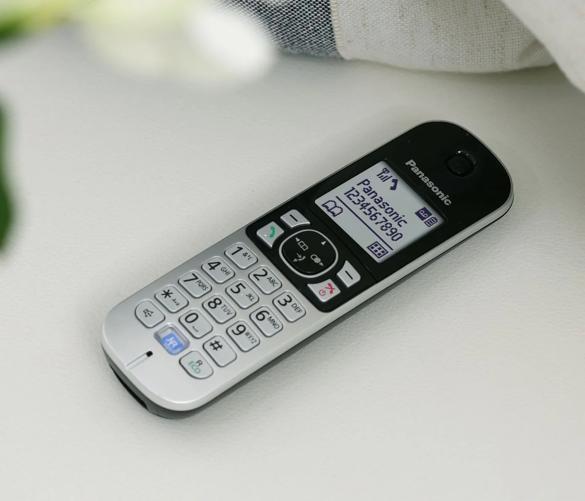 Panasonic KX-TG 6821 Cordless Phone, Single Handset with Answer Machine - Image 4